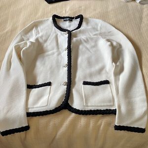 New without tags Karl Lagerfeld Sweater XS (fits like S)